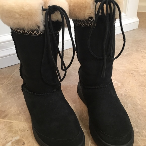 Ladies Black lace UGG boots mid with cream cuff - Picture 2 of 8